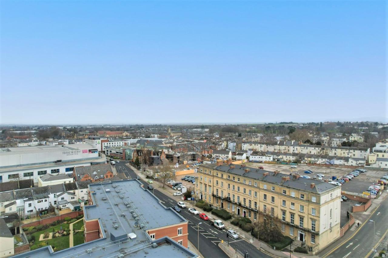 Margaret'S Quattro By Fortuna Property Apartment Cheltenham Exterior photo