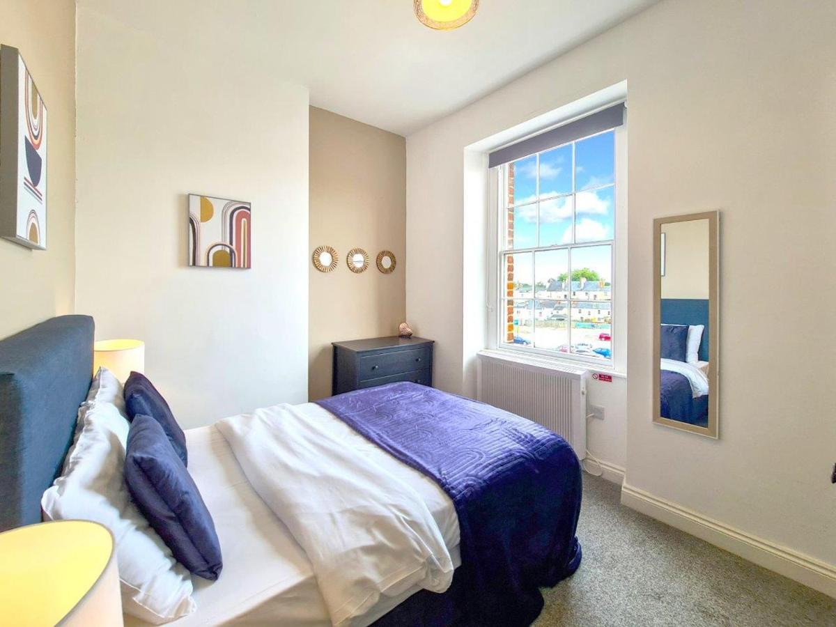 Margaret'S Quattro By Fortuna Property Apartment Cheltenham Exterior photo