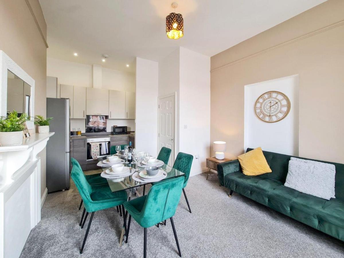 Margaret'S Quattro By Fortuna Property Apartment Cheltenham Exterior photo