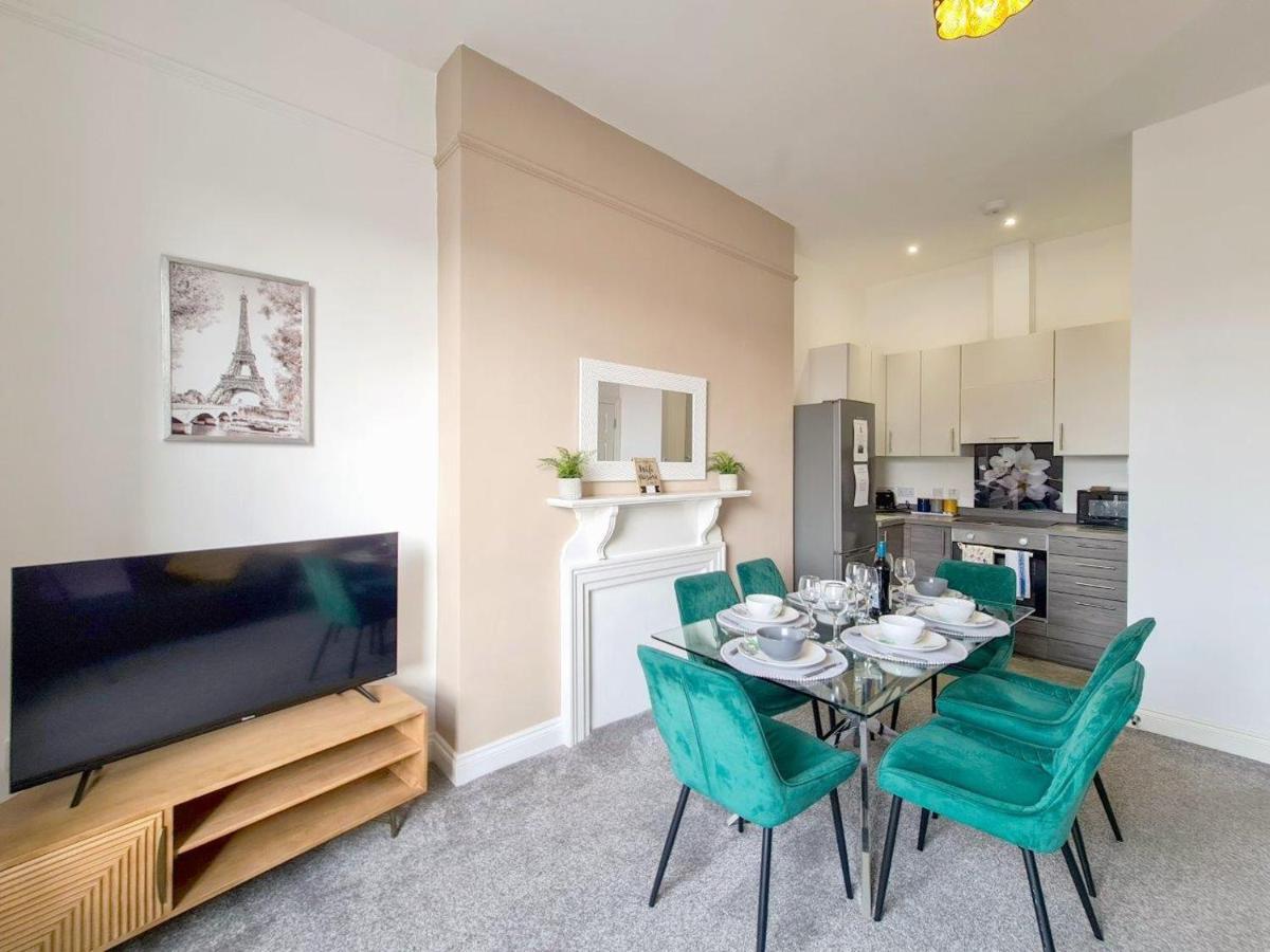 Margaret'S Quattro By Fortuna Property Apartment Cheltenham Exterior photo