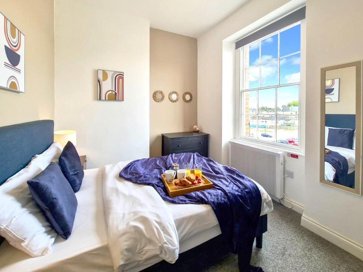 Margaret'S Quattro By Fortuna Property Apartment Cheltenham Exterior photo