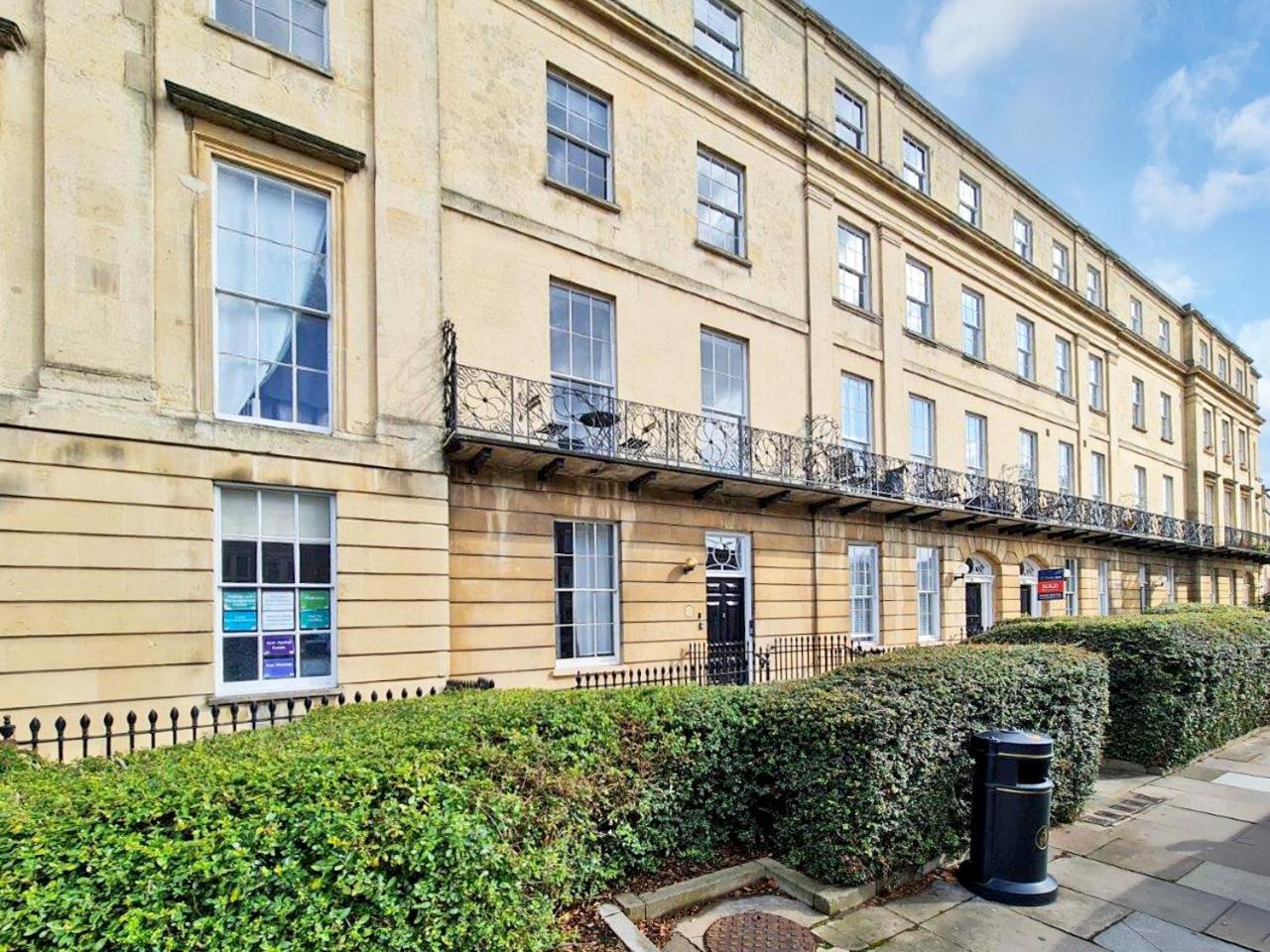 Margaret'S Quattro By Fortuna Property Apartment Cheltenham Exterior photo
